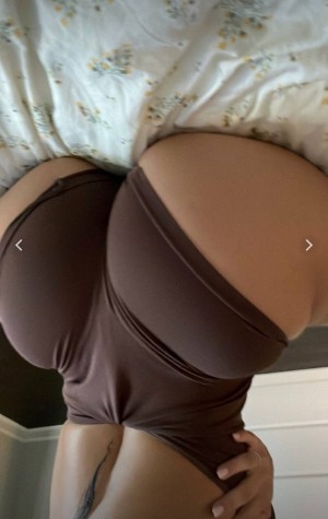 Alaina Ellis Photo #6