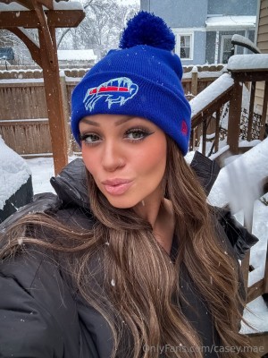 Heyitscaseymae Photo #10