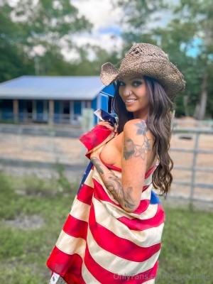 Heyitscaseymae Photo #143