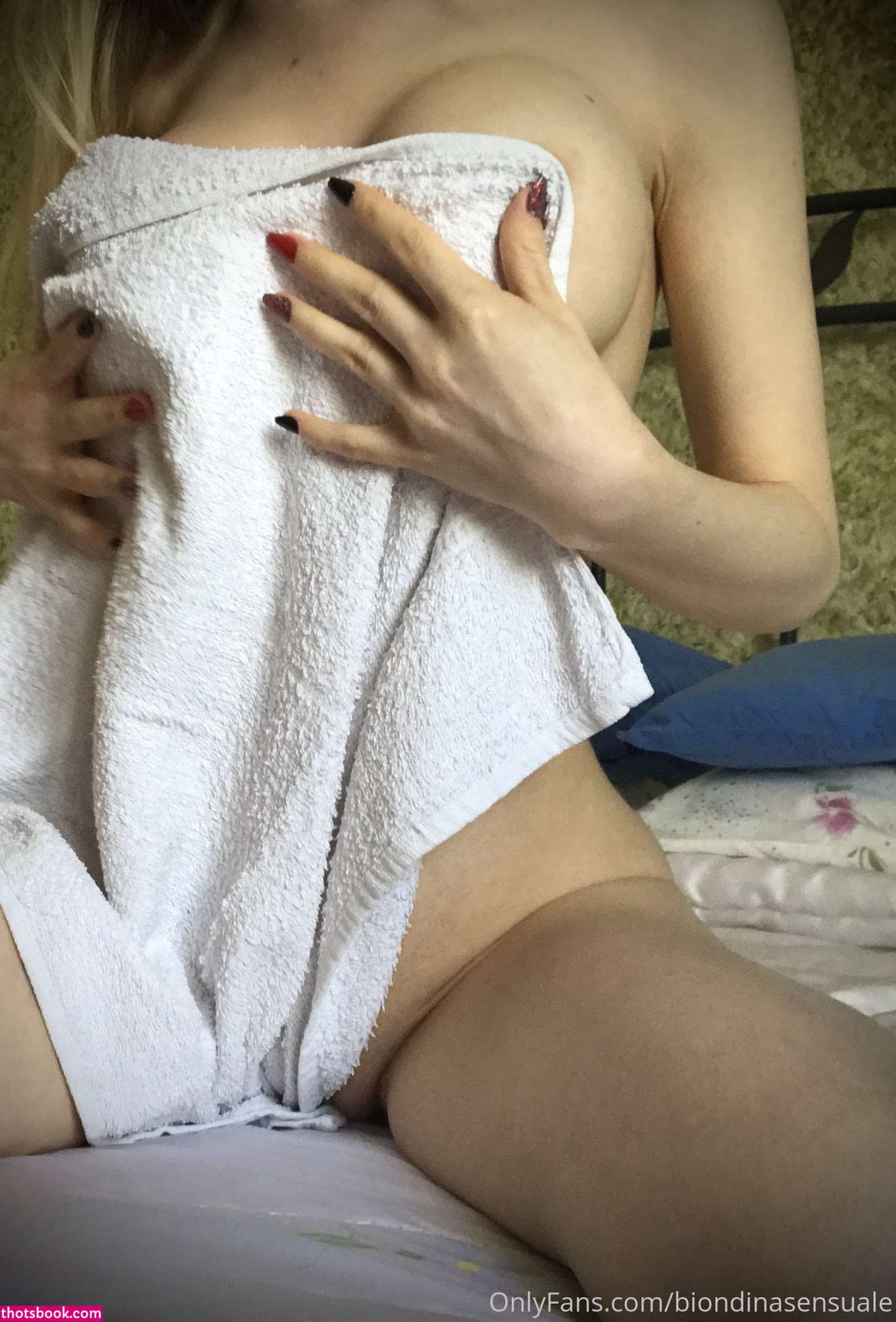 Sensual Blonde Angels Photo #6