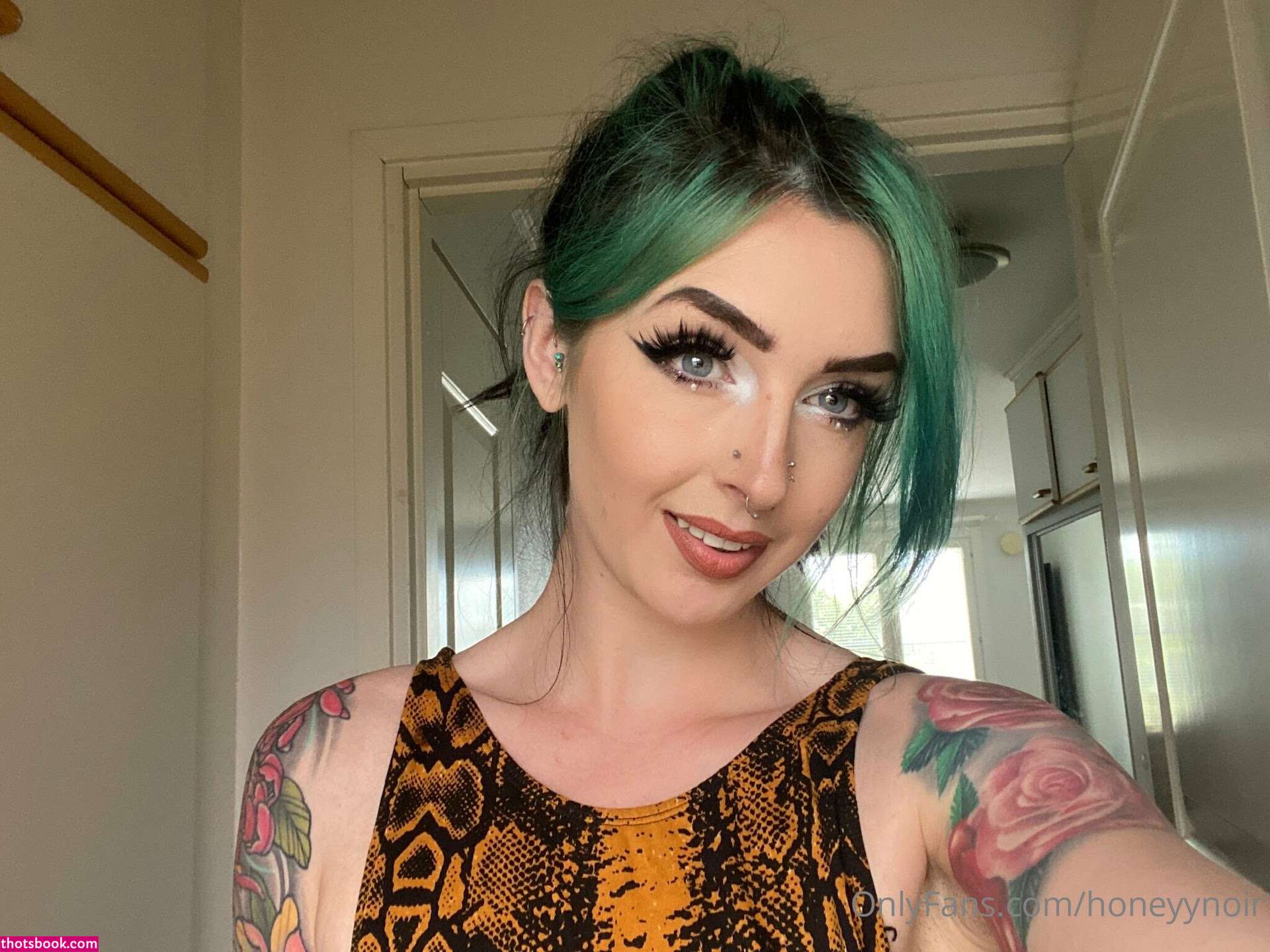 Honeyy Noir Photo #97