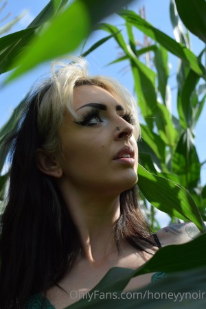 Honeyy Noir Photo #123