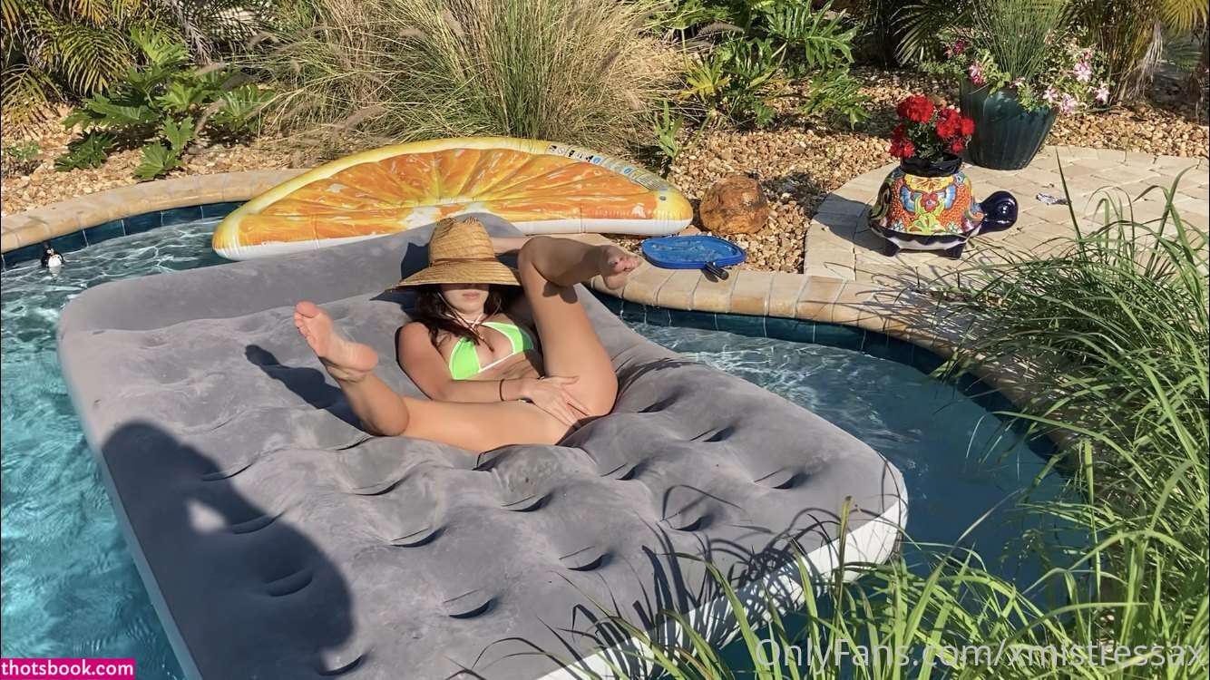 Mistress Alexis Photo #20