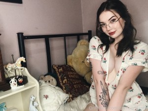 Crimsonerotic Photo #37