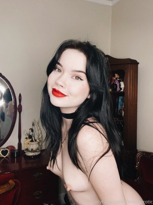 Crimsonerotic Photo #73