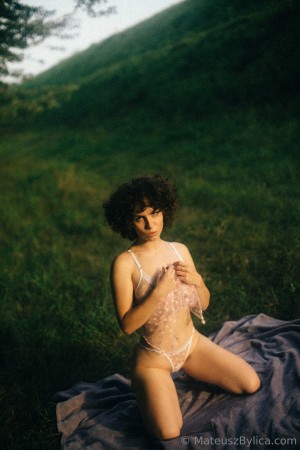 curlywiktoria Photo #29