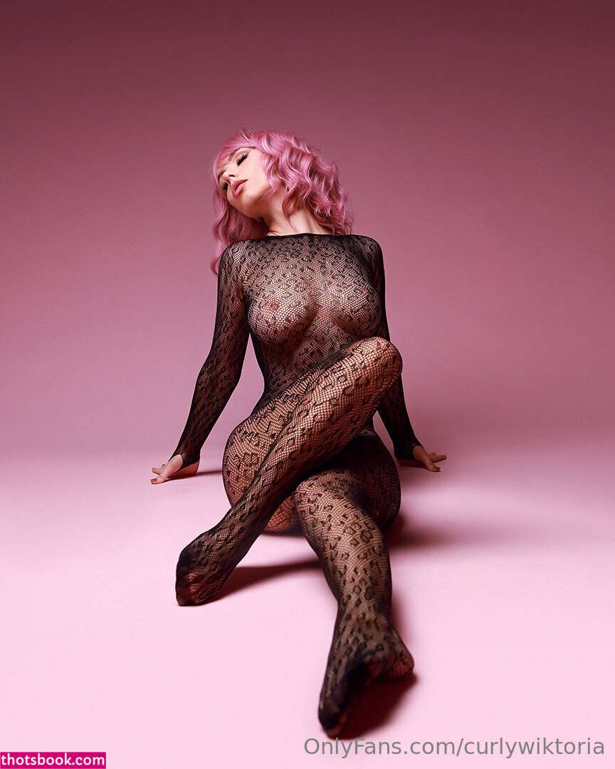 curlywiktoria Photo #114