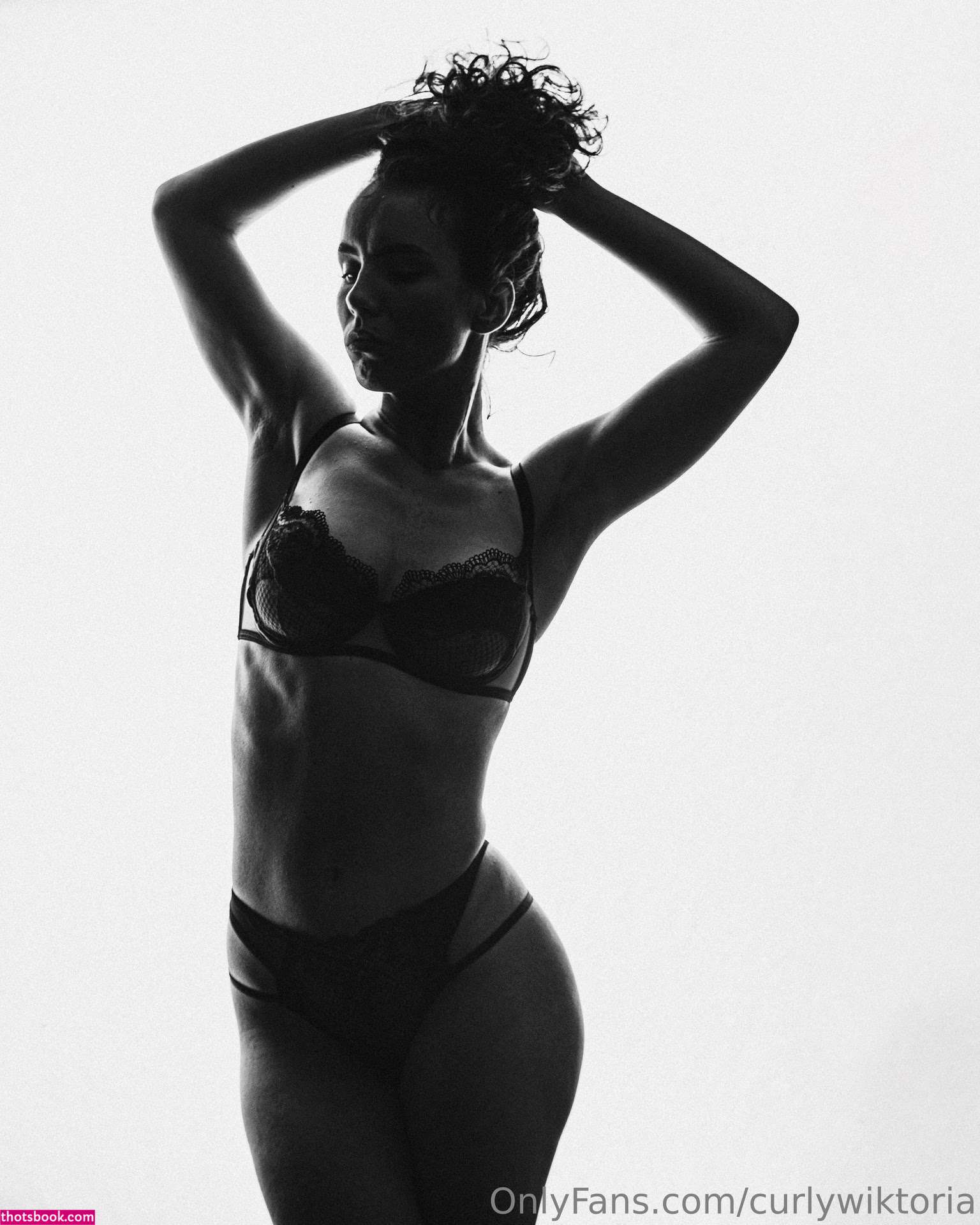 curlywiktoria Photo #194