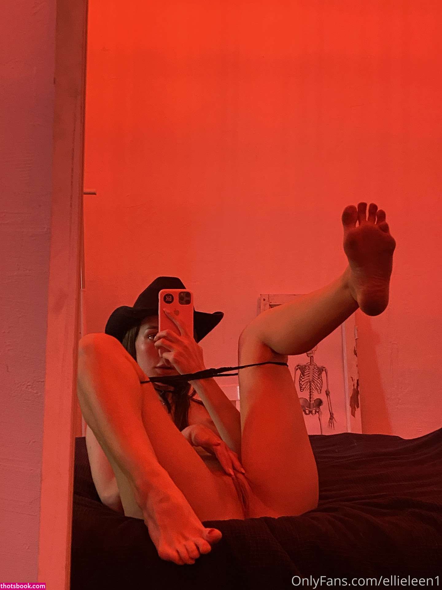 Ellie Leen Photo #785