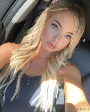 Emma Kotos Photo #206