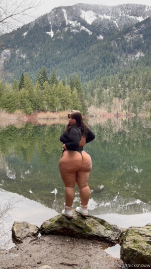 thicksnoww Photo #7