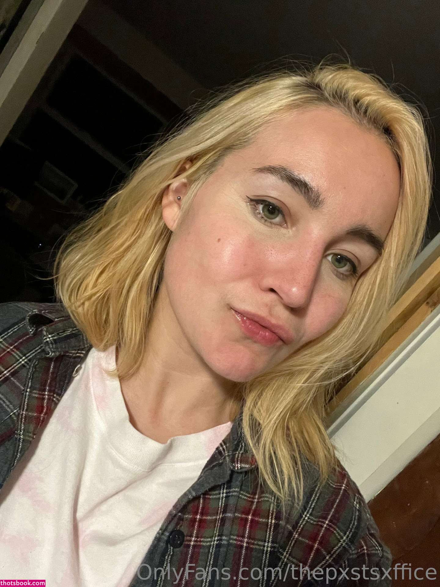 Erin Postsoffice Photo #95