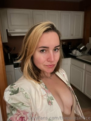 Erin Postsoffice Photo #97