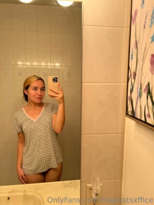 Erin Postsoffice Photo #161