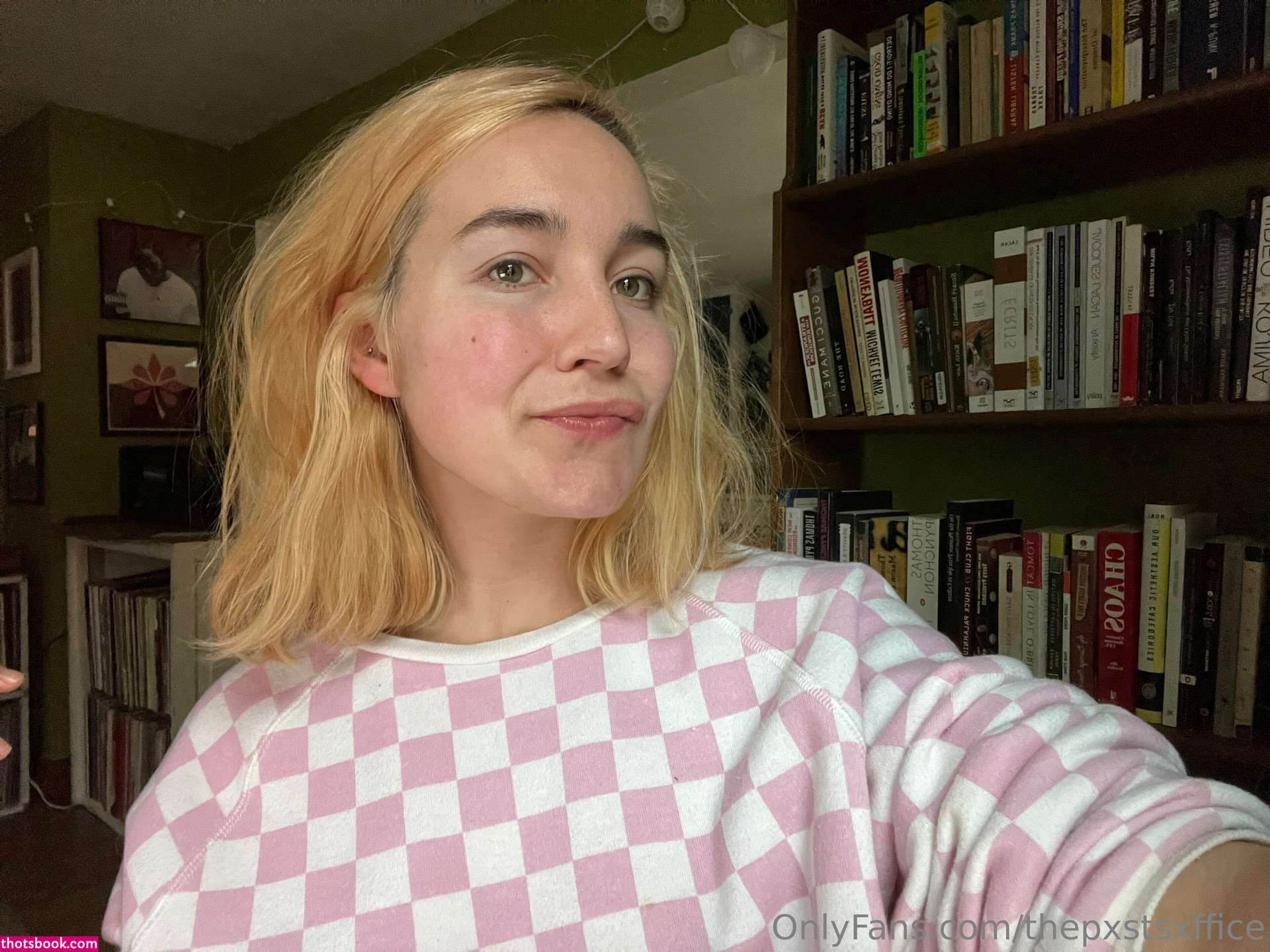 Erin Postsoffice Photo #215