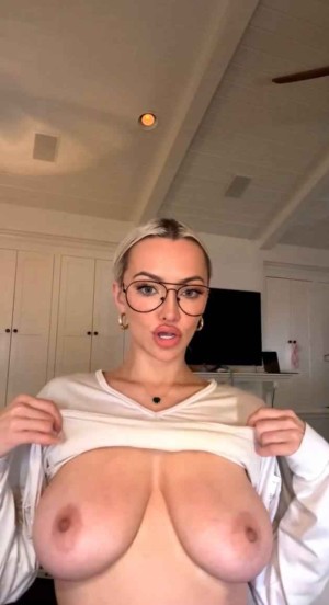 Lindsey Pelas Photo #1107