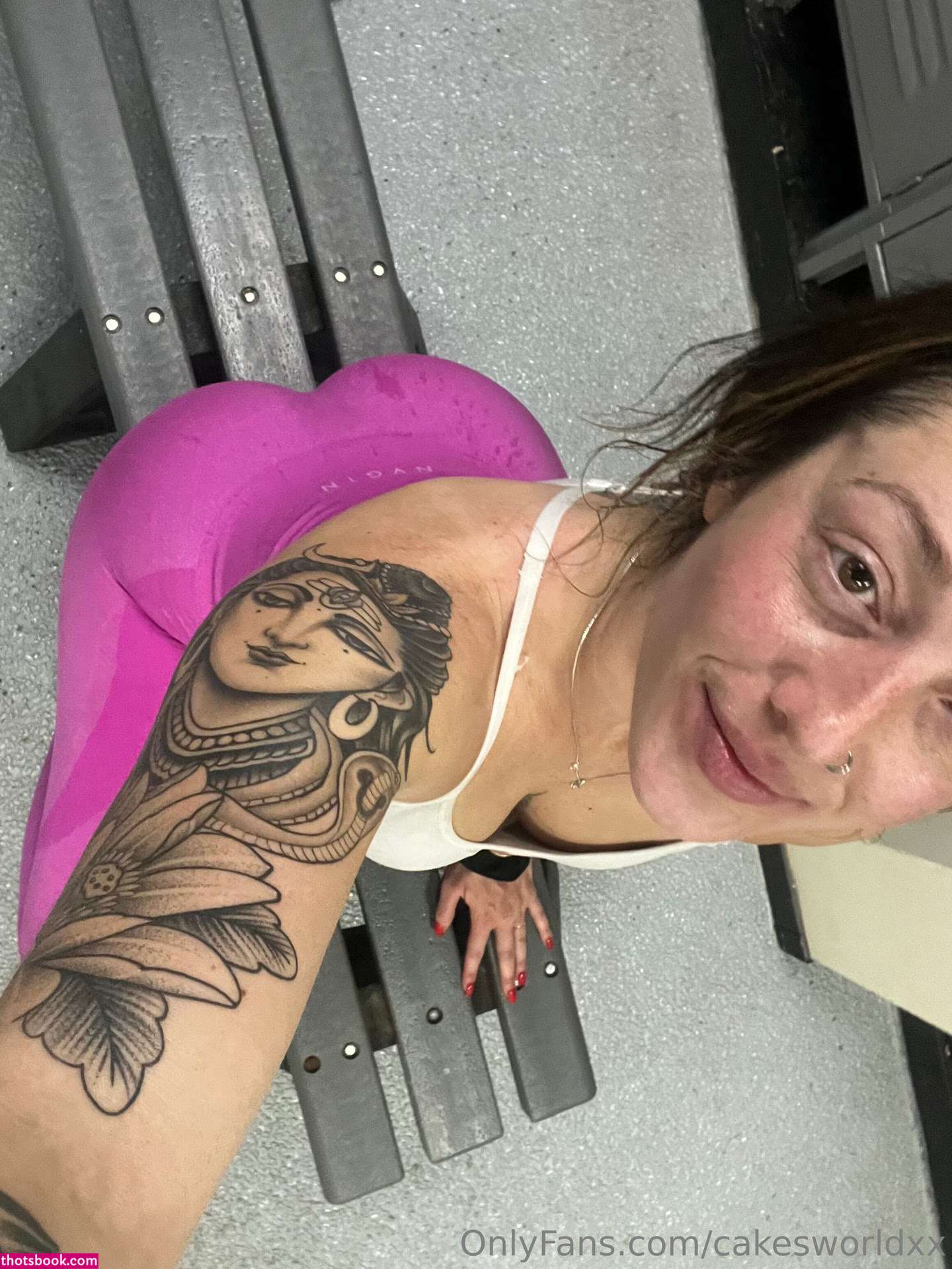 Cakesworldxx Photo #16