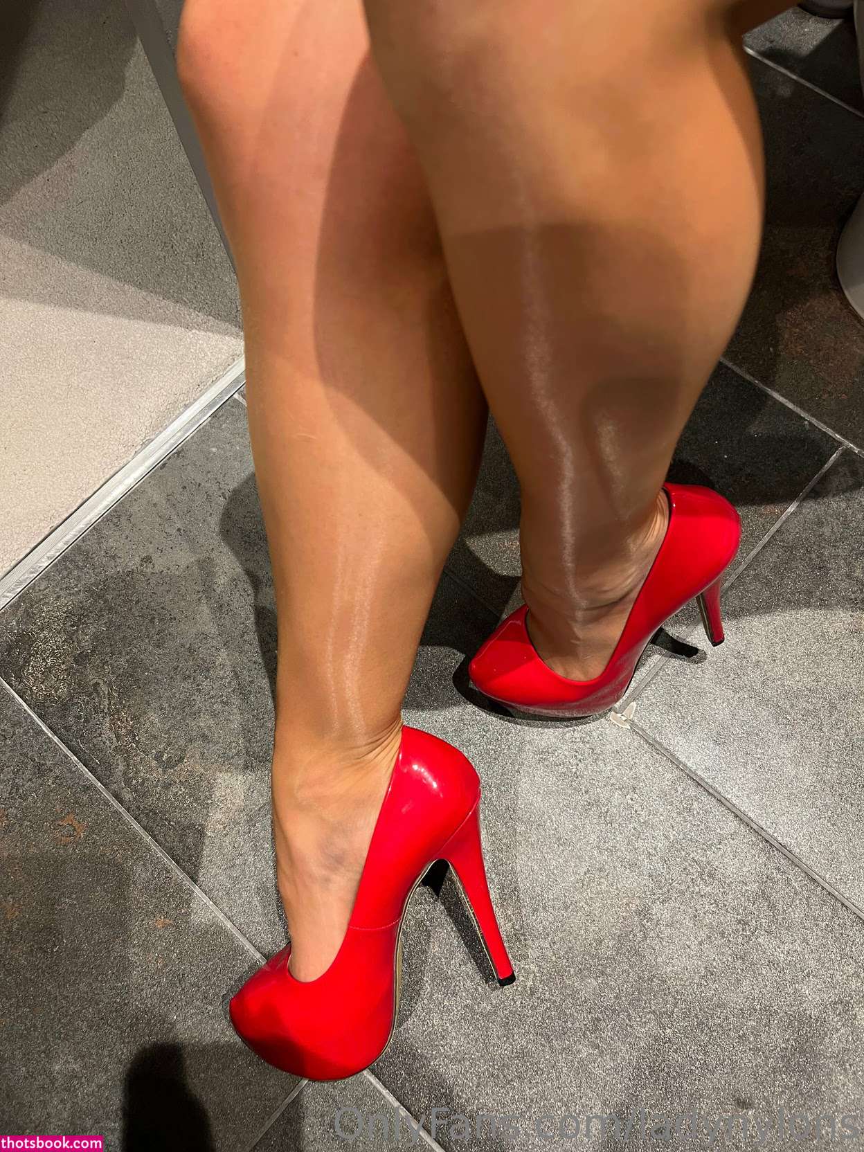 ladynylons Photo #8