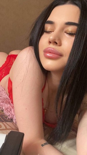 Molly Loveee Photo #4