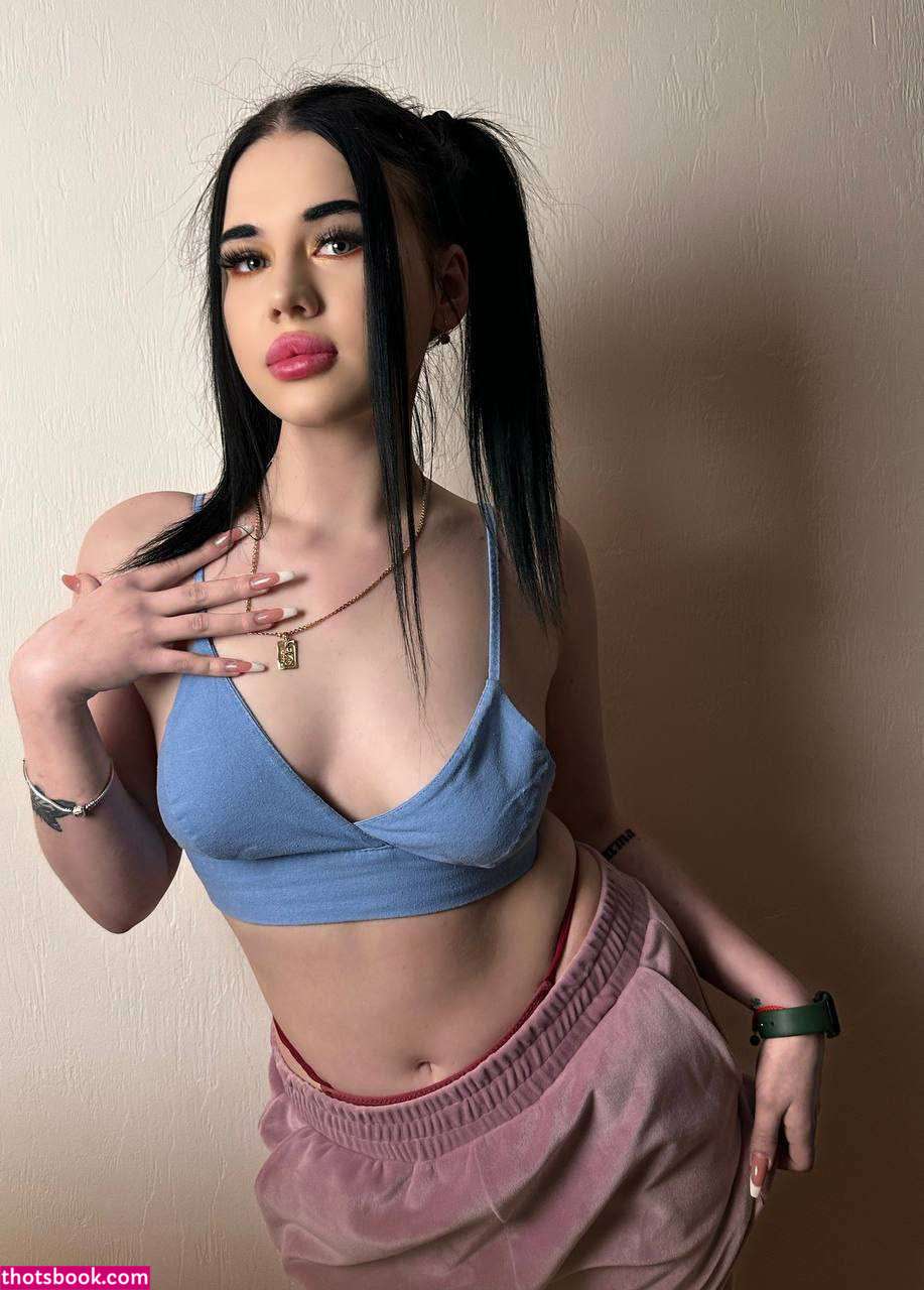 Molly Loveee Photo #11