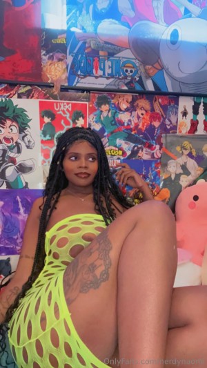 nerdynaomi Photo #26