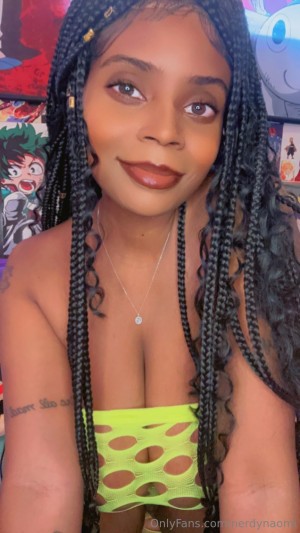 nerdynaomi Photo #29