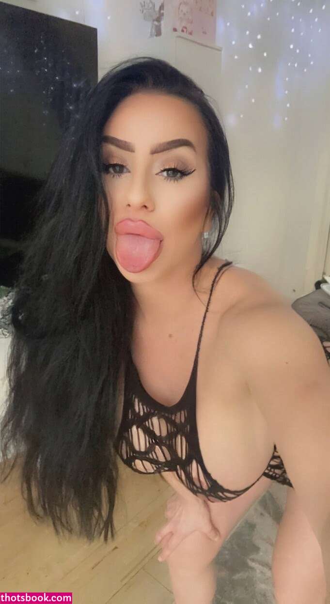 Taraofficialuk Photo #7