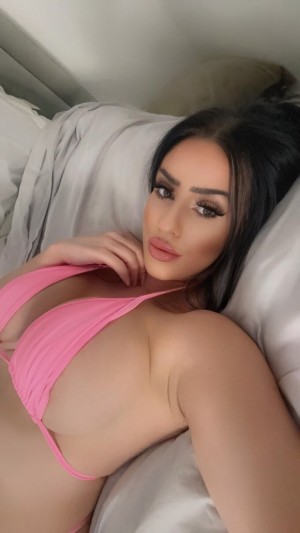 Taraofficialuk Photo #5