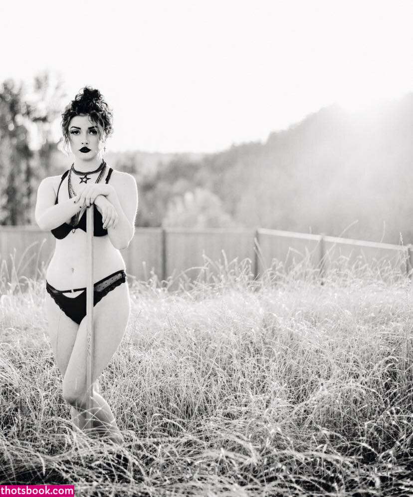 witchyxbitch Photo #9