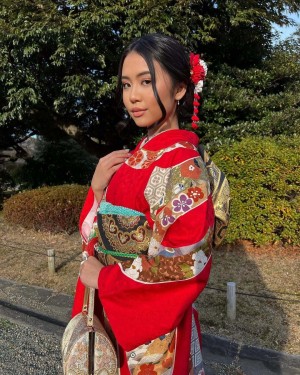 Elena Tsushima Photo #1