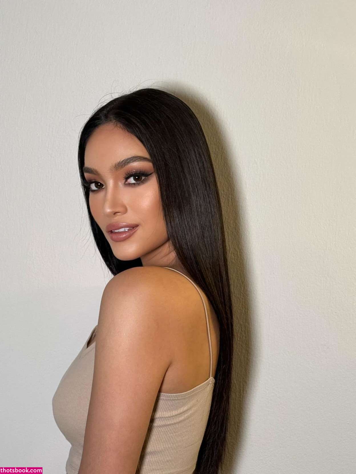 Vanessa Wenk Photo #30