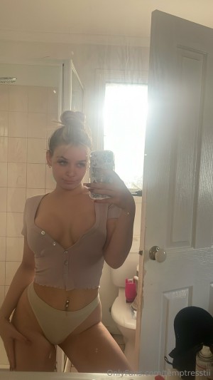 temptresstii Photo #22