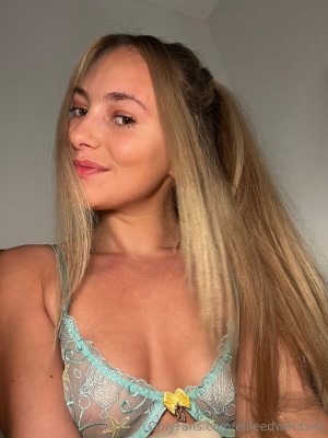 Ellie Edwards Photo #11