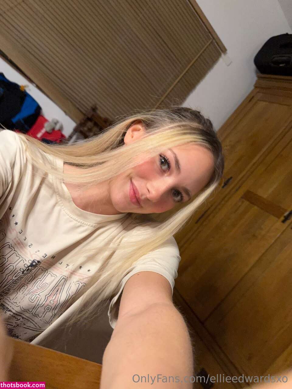 Ellie Edwards Photo #18