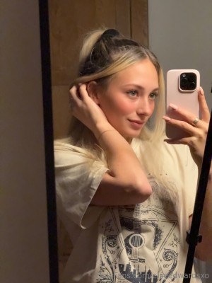 Ellie Edwards Photo #20