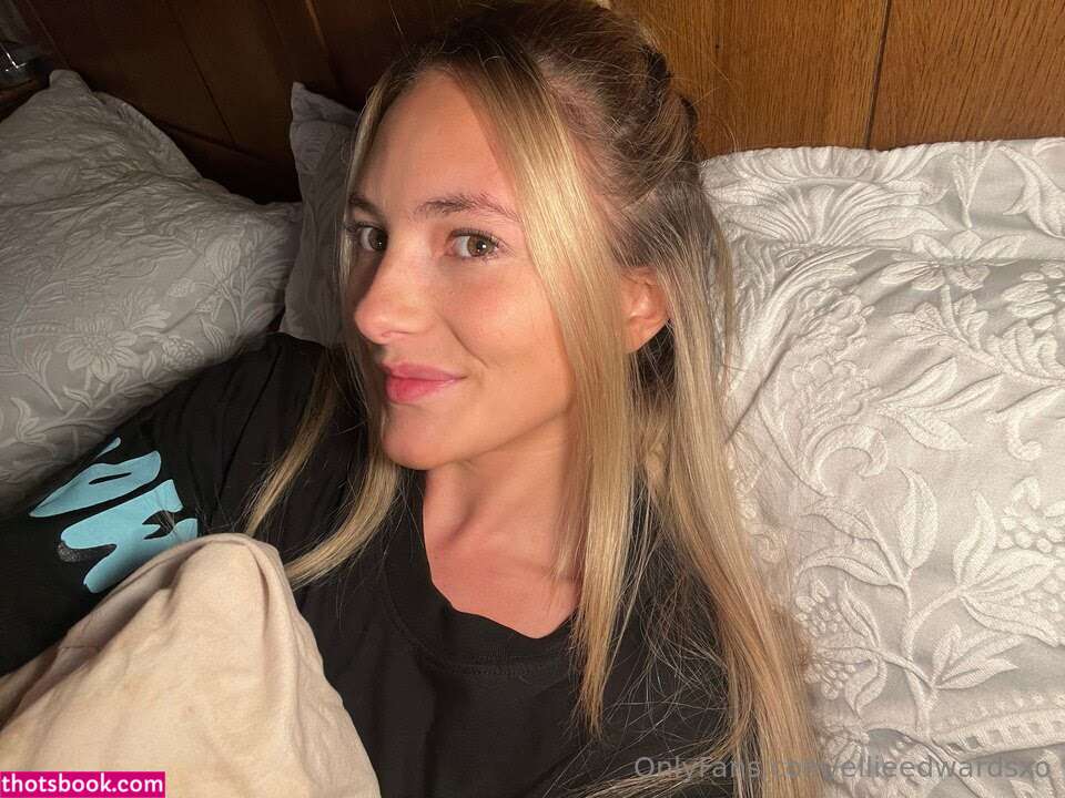 Ellie Edwards Photo #30