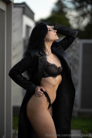 Sienna Black Photo #155