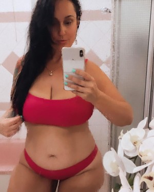 Amelia Linda Photo #9