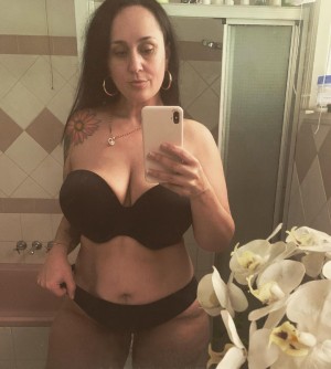 Amelia Linda Photo #25