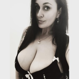 Amelia Linda Photo #37