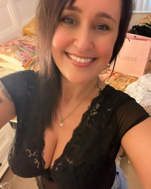 Amelia Linda Photo #40