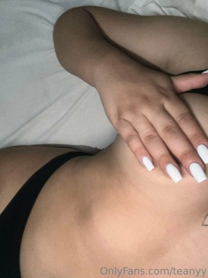 Estefany Marquez Photo #2