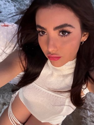 Andrea Botez Photo #44