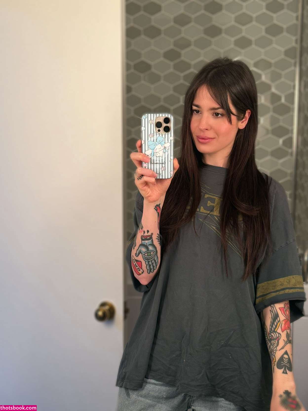 Anisa Jomha Photo #49