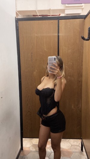 Araceli Salinas Photo #23