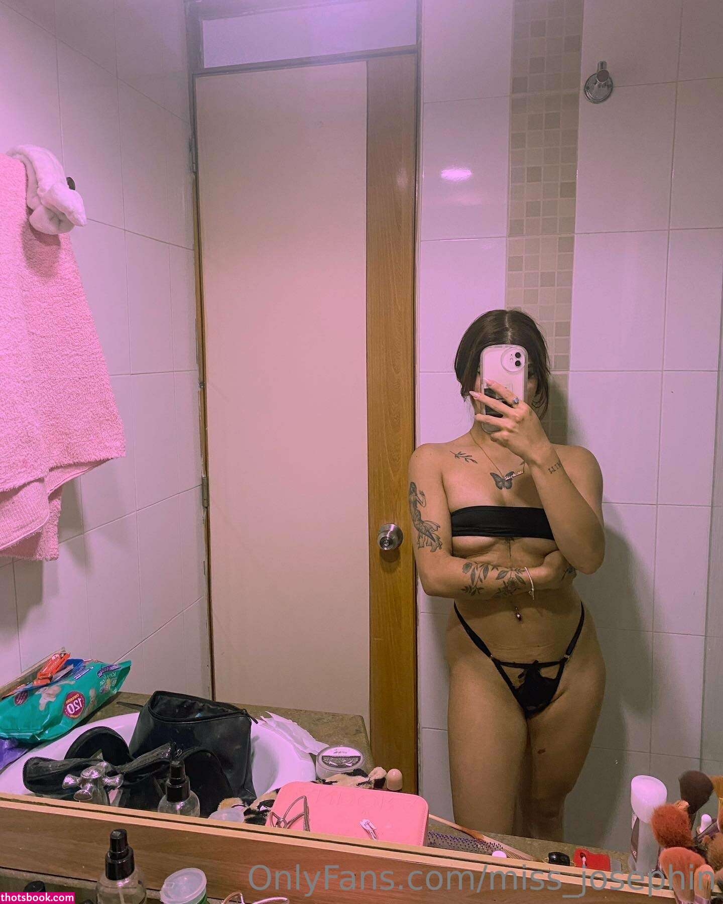 Miss Josephin Photo #5