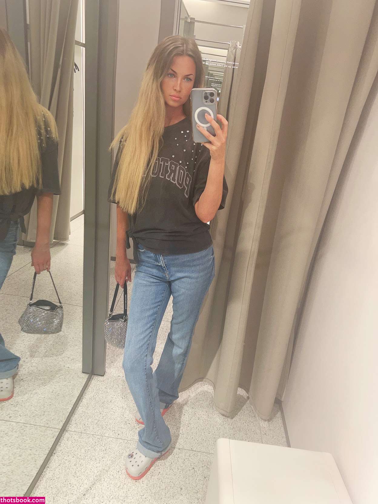 Isabelle Bloom Photo #2