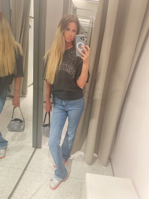 Isabelle Bloom Photo #2