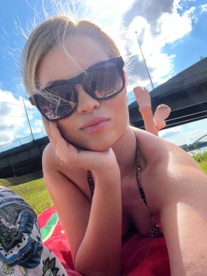 Isabelle Bloom Photo #13