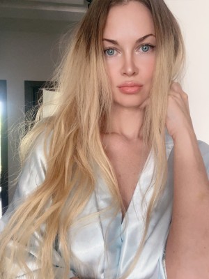 Isabelle Bloom Photo #20